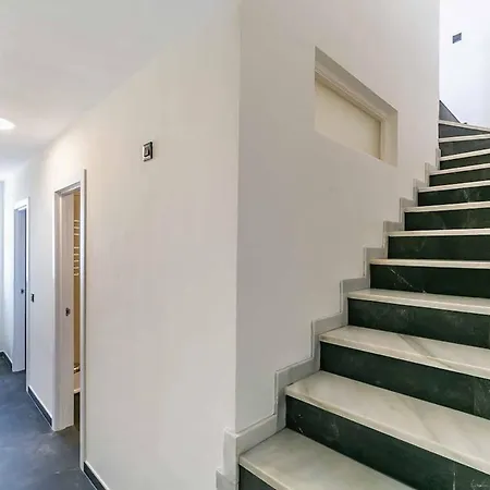 129 - Stunning Townhouse With Private Pool & Views,
