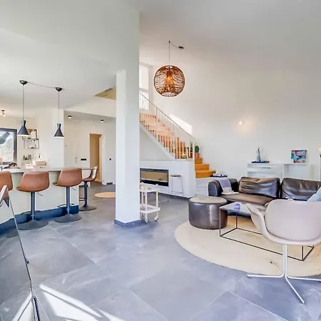 129 - Stunning Townhouse With Private Pool & Views, Daire *