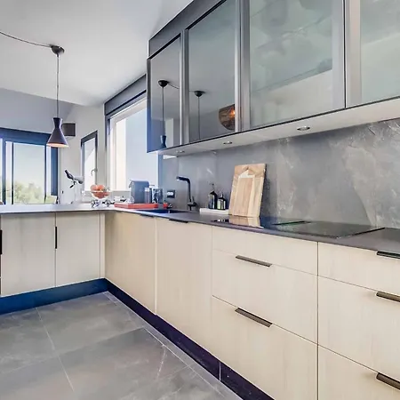 129 - Stunning Townhouse With Private Pool & Views, Daire
