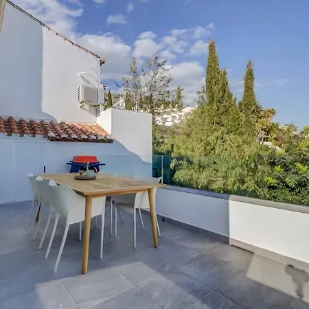 129 - Stunning Townhouse With Private Pool & Views,