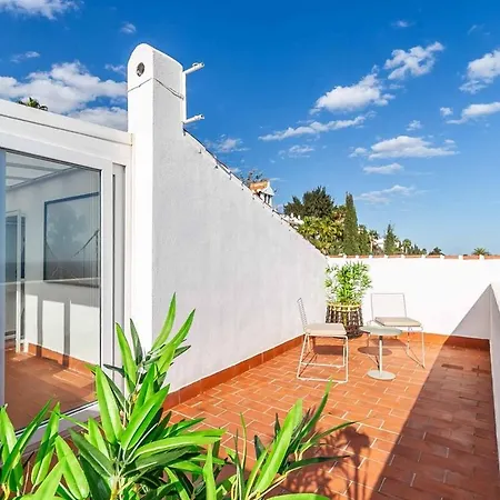 129 - Stunning Townhouse With Private Pool & Views, Apartment