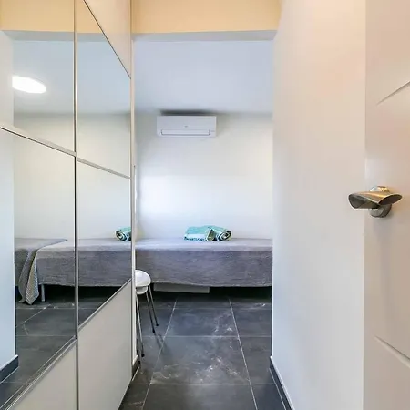 129 - Stunning Townhouse With Private Pool & Views, Apartment *